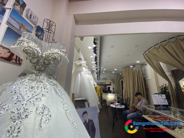 Sang nhượng studio áo cưới mặt tiền đường Hồ Văn Huê, phường 9, quận Phú Nhuận. 