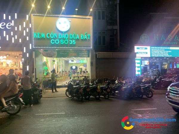 Sang nhượng quán kem dừa Côn Đảo nằm mặt tiền đường Phan Văn Trị, phường 5, quận Gò Vấp.