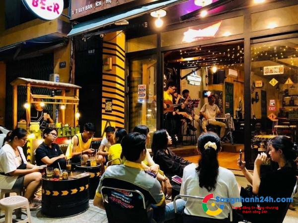 Sang nhanh quán SPARTA Coffee - Beer & Acoustic nằm mặt tiền đường Lũy Bán Bích, quận Tân Phú.