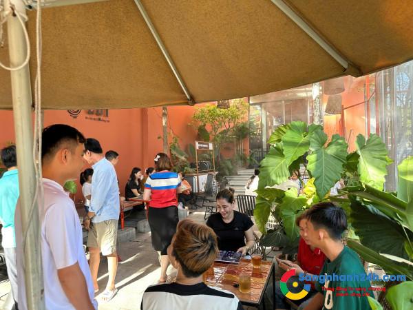 Sang quán cafe