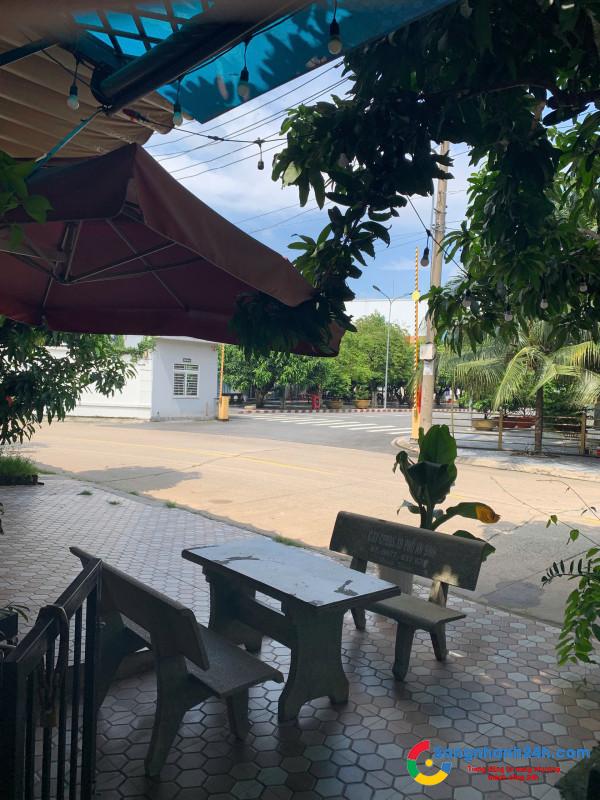 Sang quán cafe