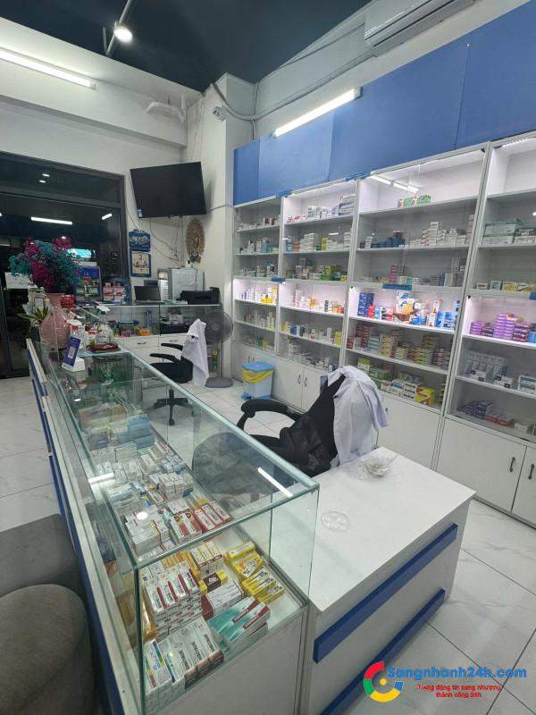 Sang nhà thuốc tây