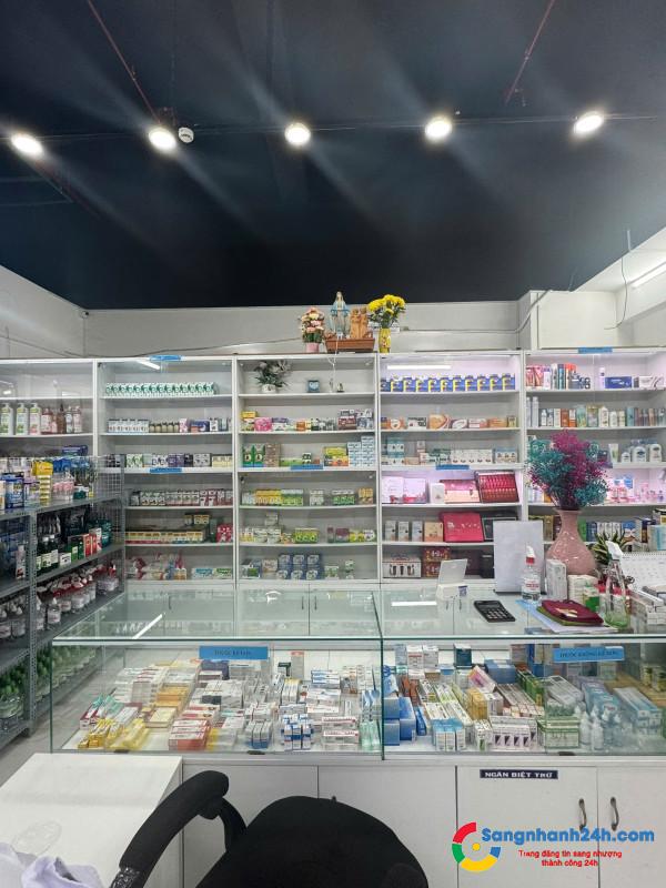 Sang nhà thuốc tây