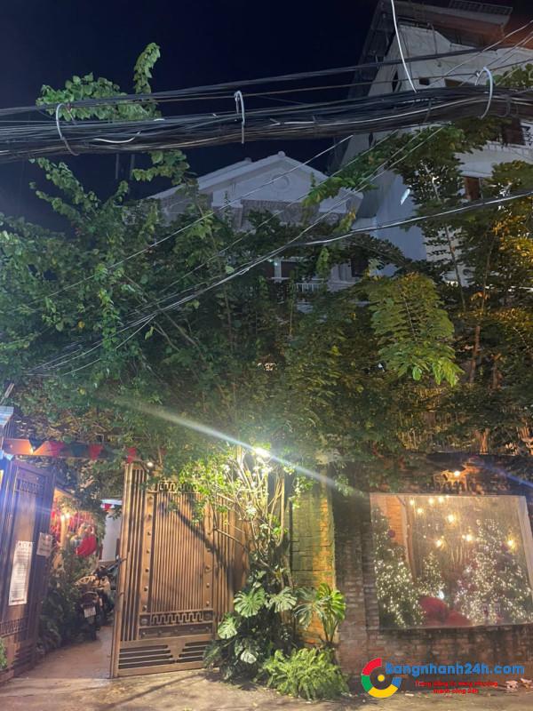 Sang Nhượng Quán Cà Phê Không Gian Trang Trí Giáng Sinh Ở Quận Phú Nhuận