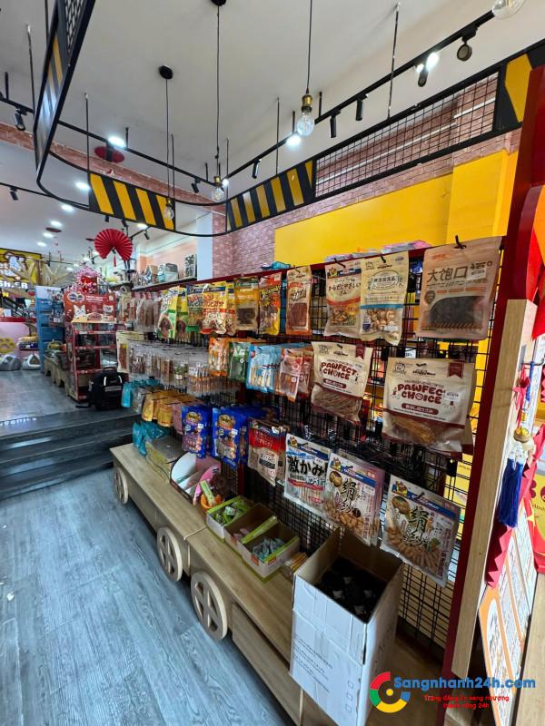 Sang cửa hàng thú nuôi