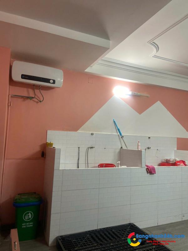 Sang cửa hàng thú nuôi