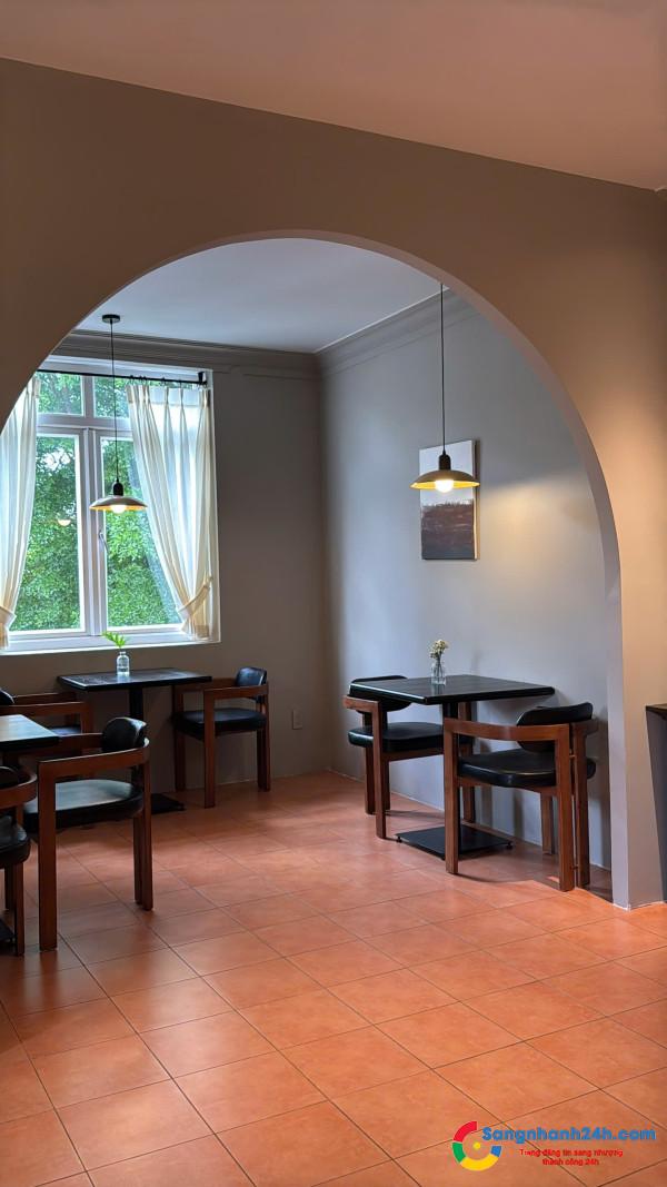 Sang quán cafe