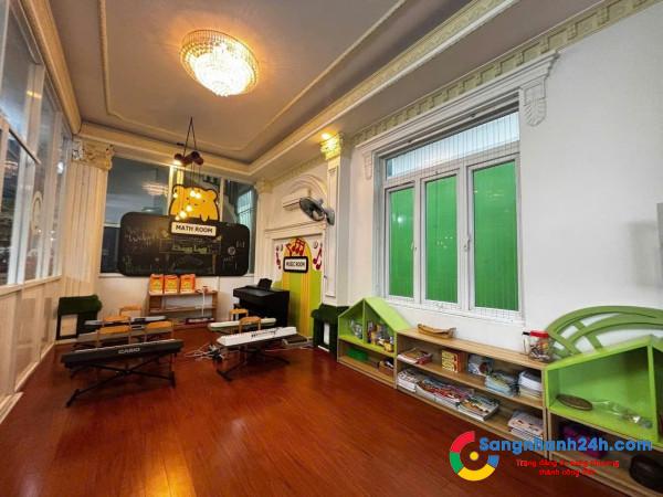 Sang trường mầm non